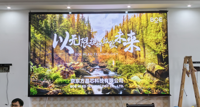 江陵指導(dǎo)安裝完成   p2 尺寸:3.52×2.08 ; 像素點1760×1040  p2.5  尺寸:4.16×2.24 ;像素點1664×896